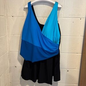 Swimsuits for All women’s swim dress blue black padded
Size 22